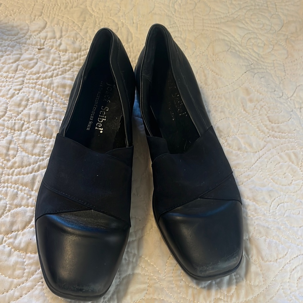 Joseph Seibel black leather flats . Super comfy ! Size 8.5
